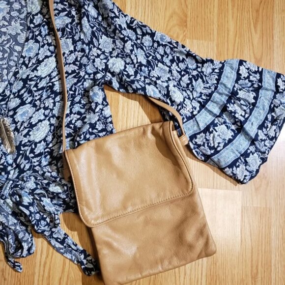 Genuine leather crossbody bag, Handcrafted by local Artisan. - Picture 4 of 7